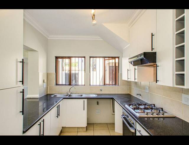 3 BEDROOM TOWNHOUSE FOR SALE IN LONEHILL